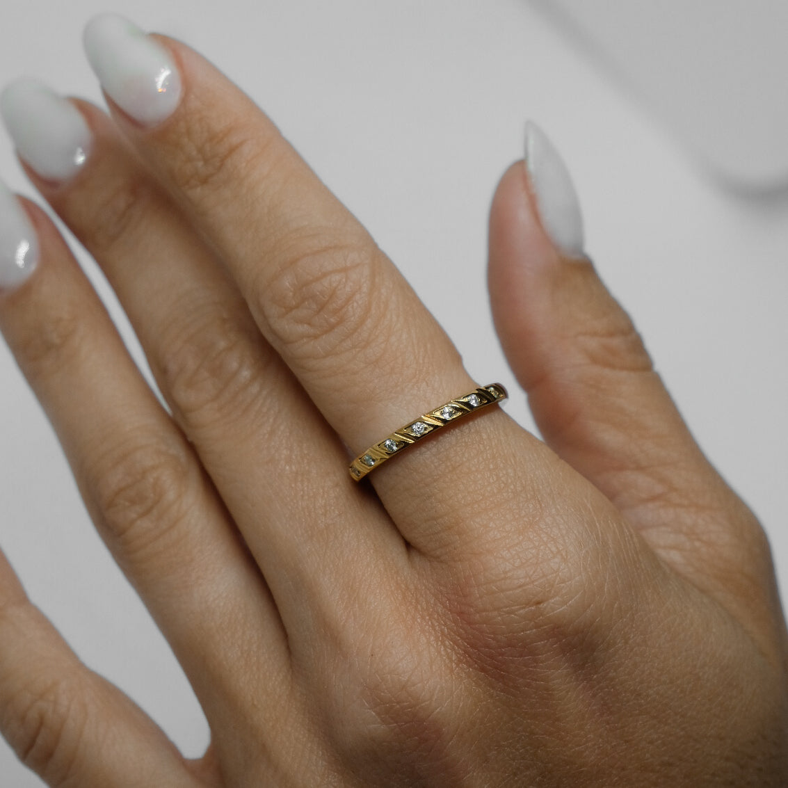 ANELLO ZIRCONI ALTERNATI