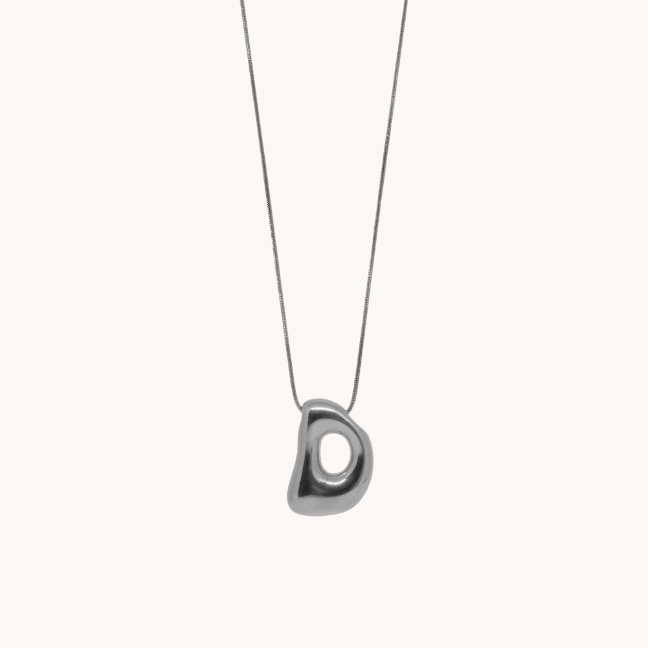 COLLANA LETTERA BOMBATA