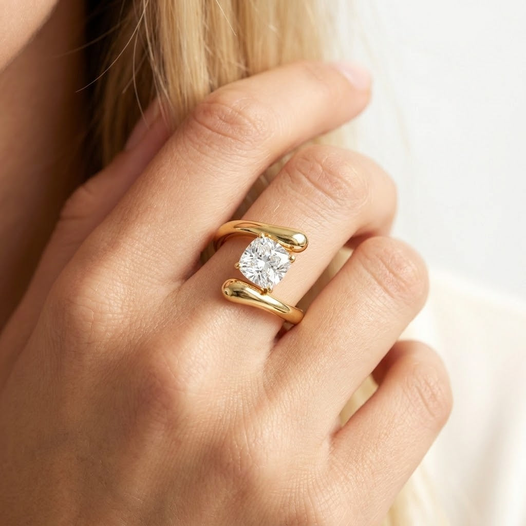 Anello Fluid Pave con Zircone Scultoreo - VANDEM