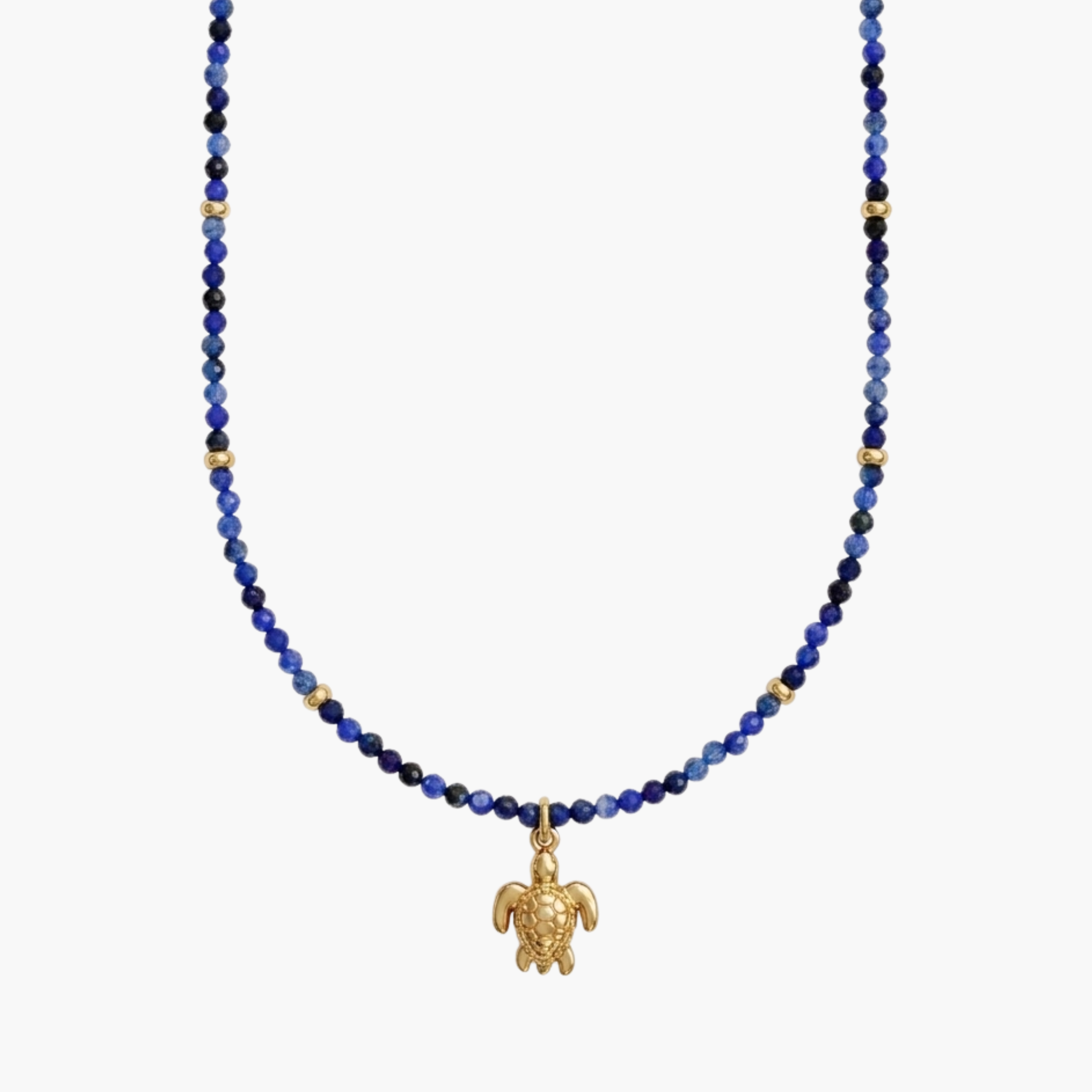 Girocollo Tartaruga Lapis Cobalt VANDEM in acciaio oro, collana da uomo con infilata di perline blu sfaccettate e ciondolo centrale a forma di tartaruga lucido