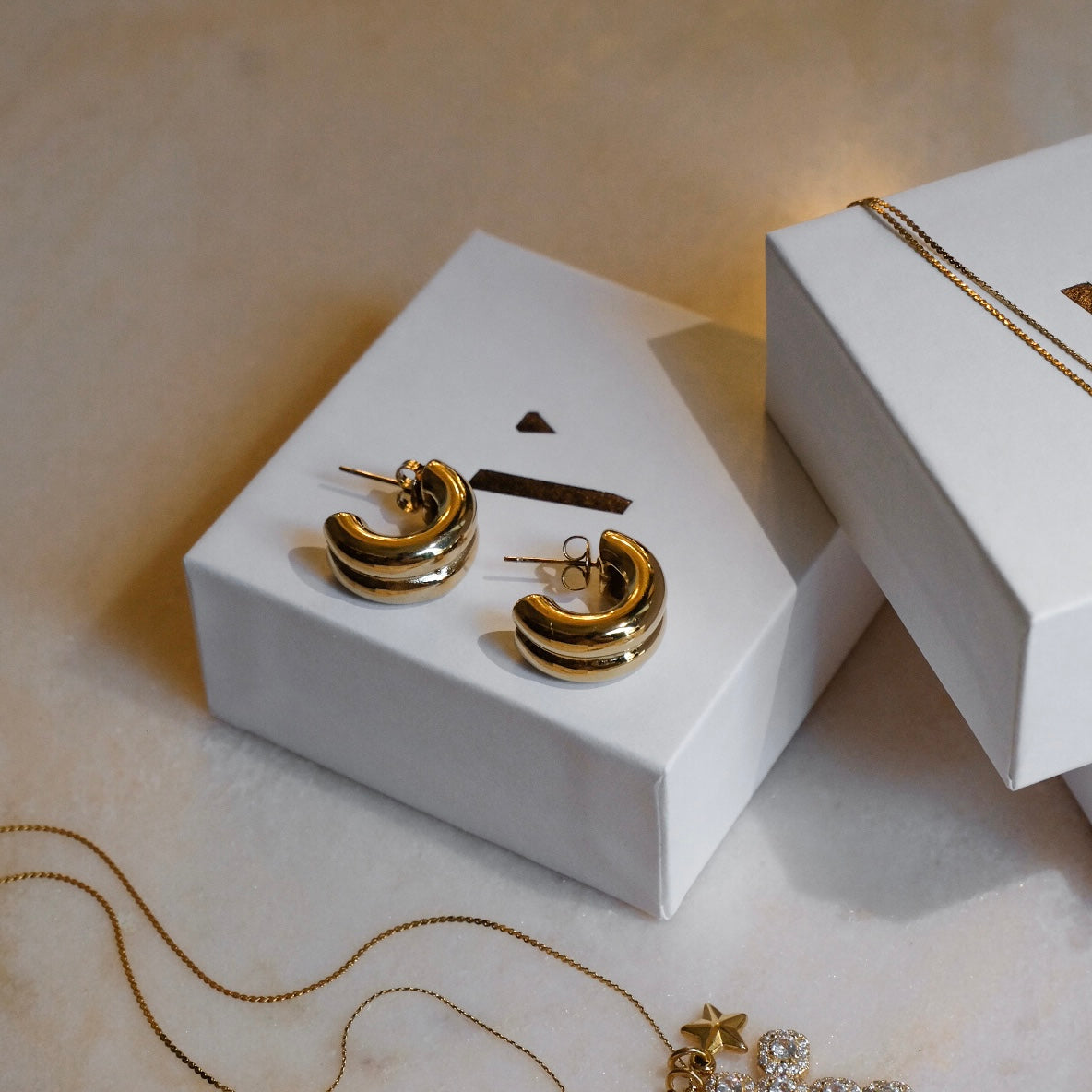 JEMARA Set 4 Paia Orecchini Oro – Cerchi E Borchie Ipoallergenici Per Piercing Multipli – Regalo Donna