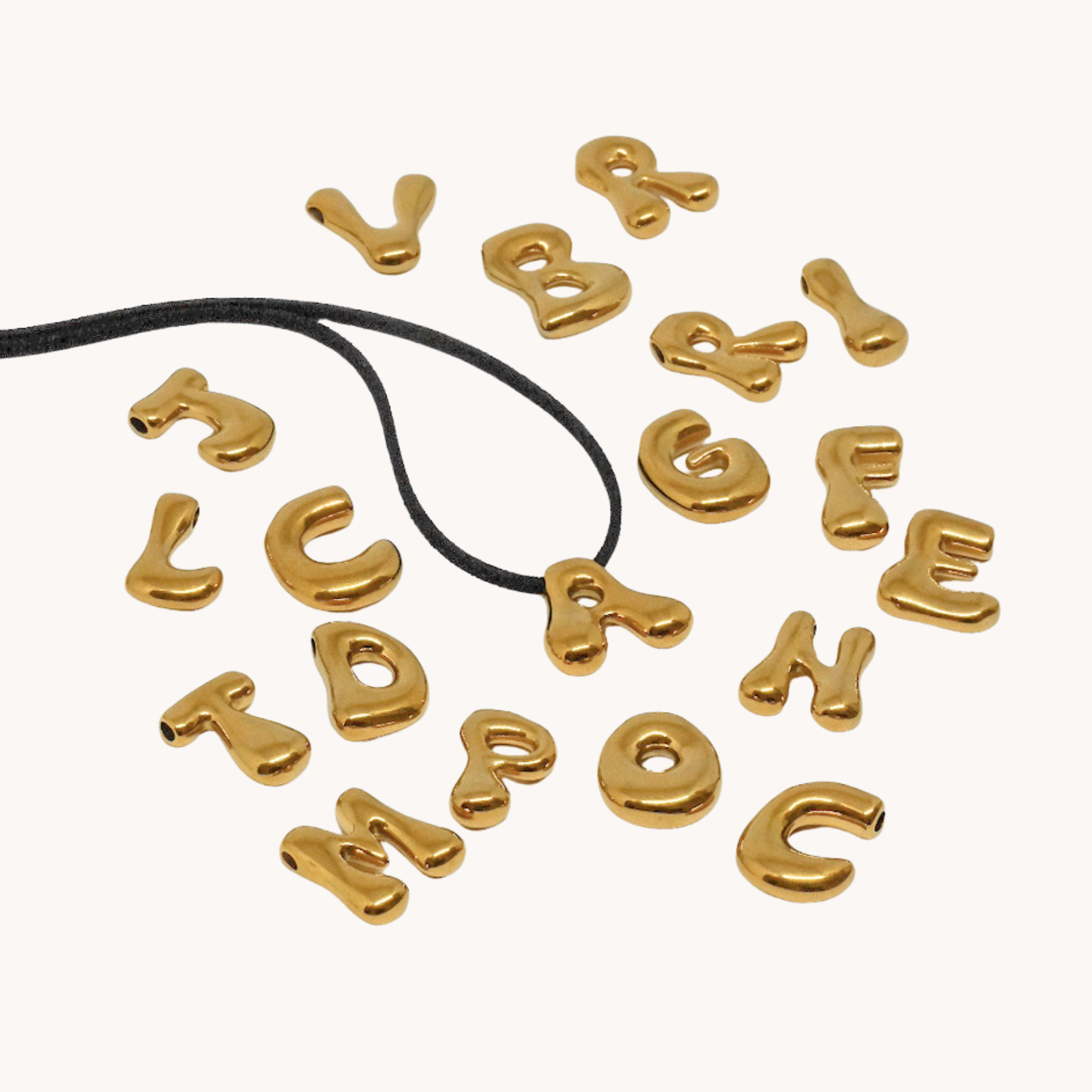 CHOKER SCAMOSCIATO LETTERA BOMBATA