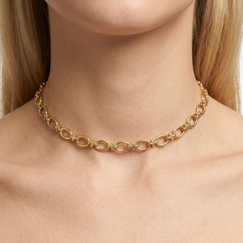 COLLANA FANCY LINK - collana a catena corta con maglie ovali e dettagli intrecciati a croce in acciaio