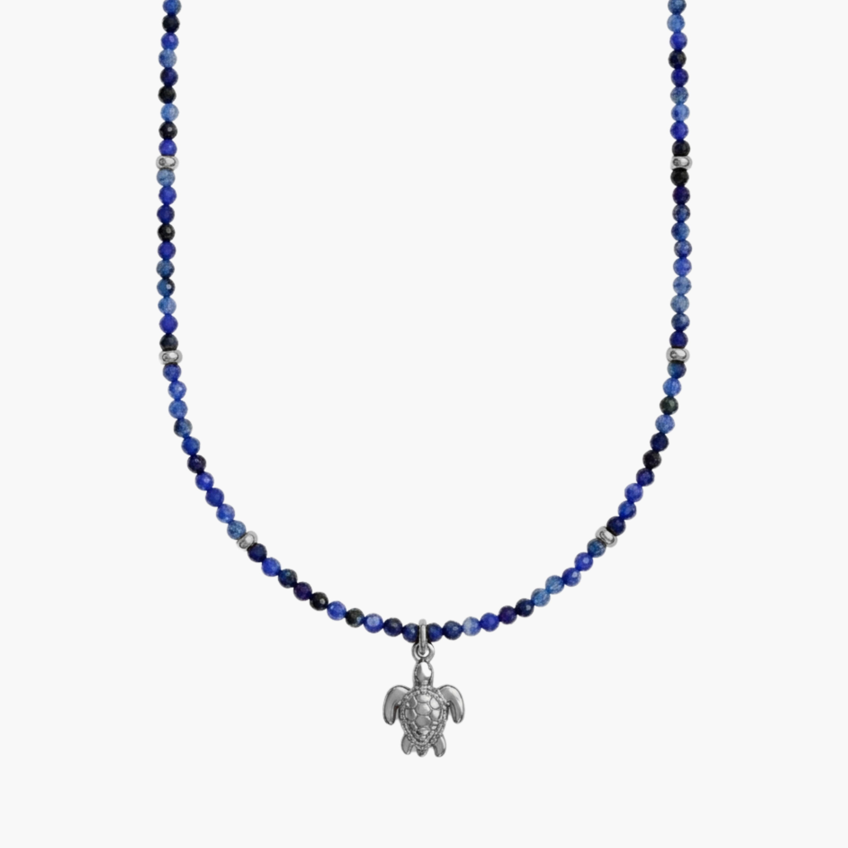 Girocollo Tartaruga Lapis Cobalt VANDEM in acciaio oro, collana da uomo con infilata di perline blu sfaccettate e ciondolo centrale a forma di tartaruga lucido